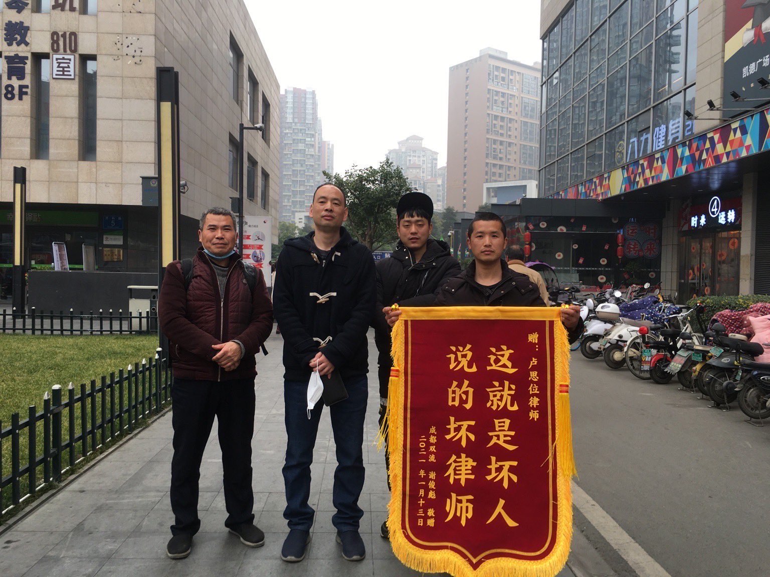 偷越国边境的逃离与奔赴